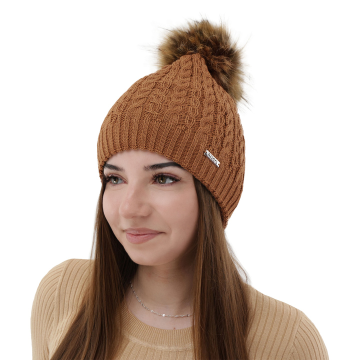 Женская зимняя шапка из верблюжьей шерсти Satina