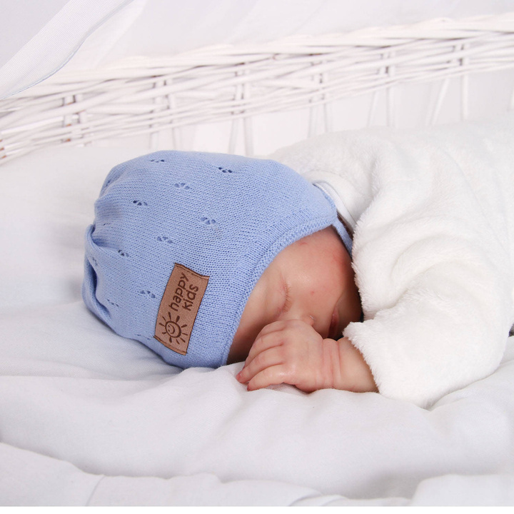 Осенне-весенняя шапочка для мальчика голубого цвета Bobi