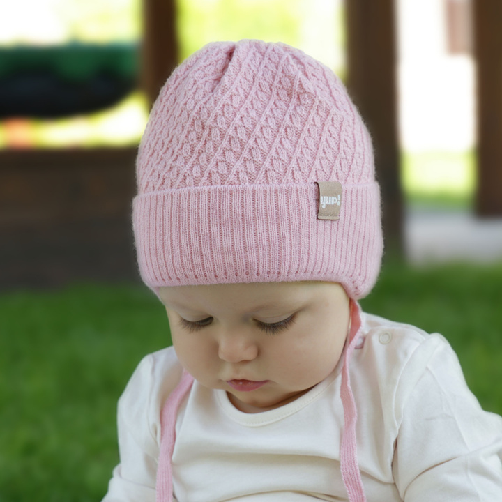 Осенняя/весенняя шапочка для девочки фиолетовая связана Dafia