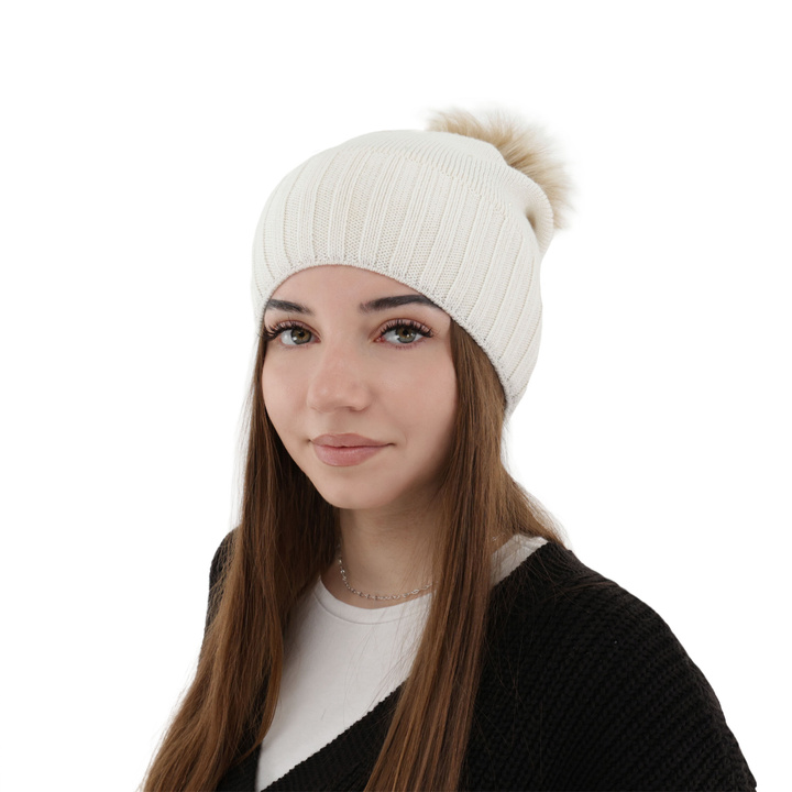 Женская зимняя шапка из кремовой шерсти Malga